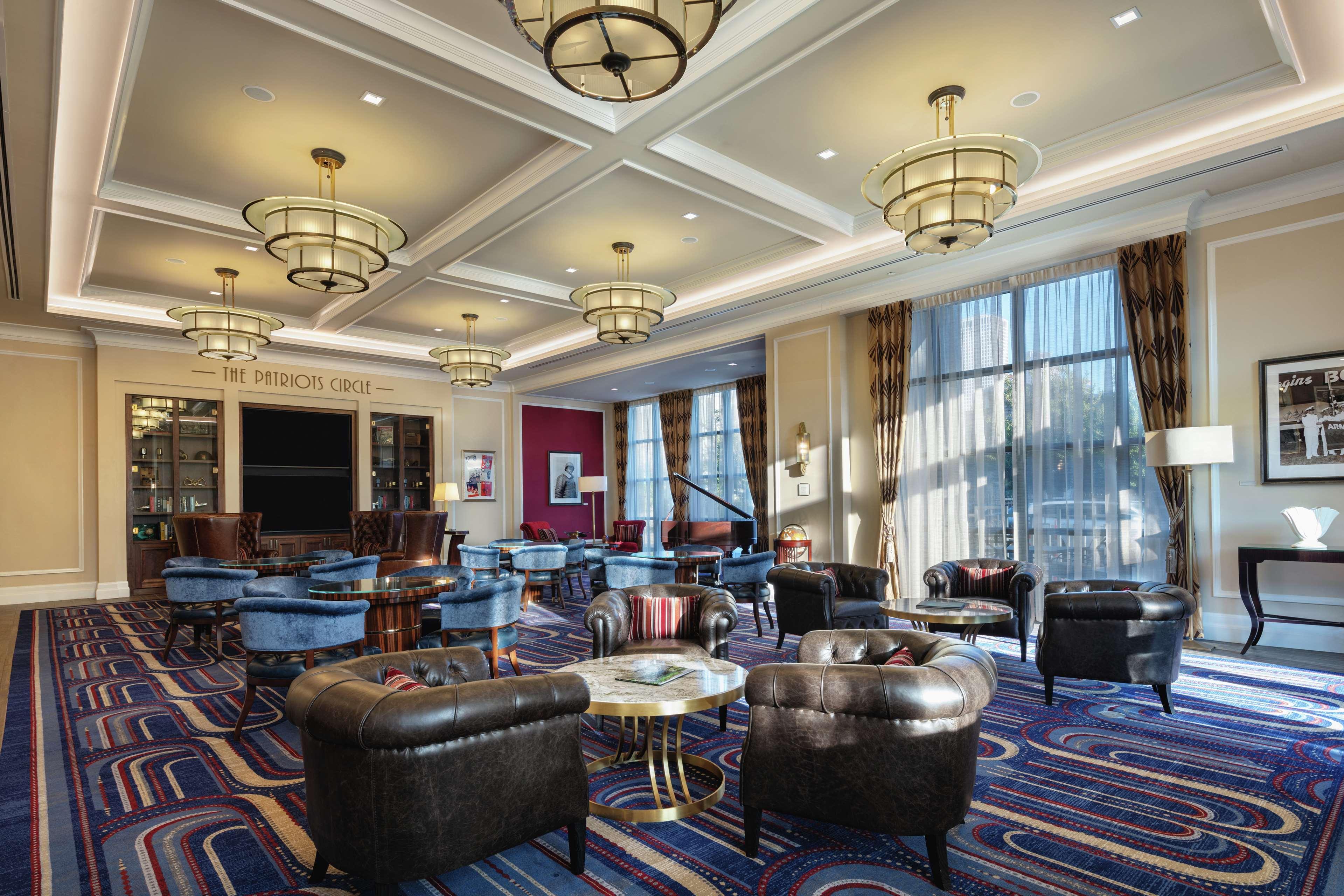 The Higgins Hotel New Orleans, Curio Collection By Hilton Eksteriør bilde