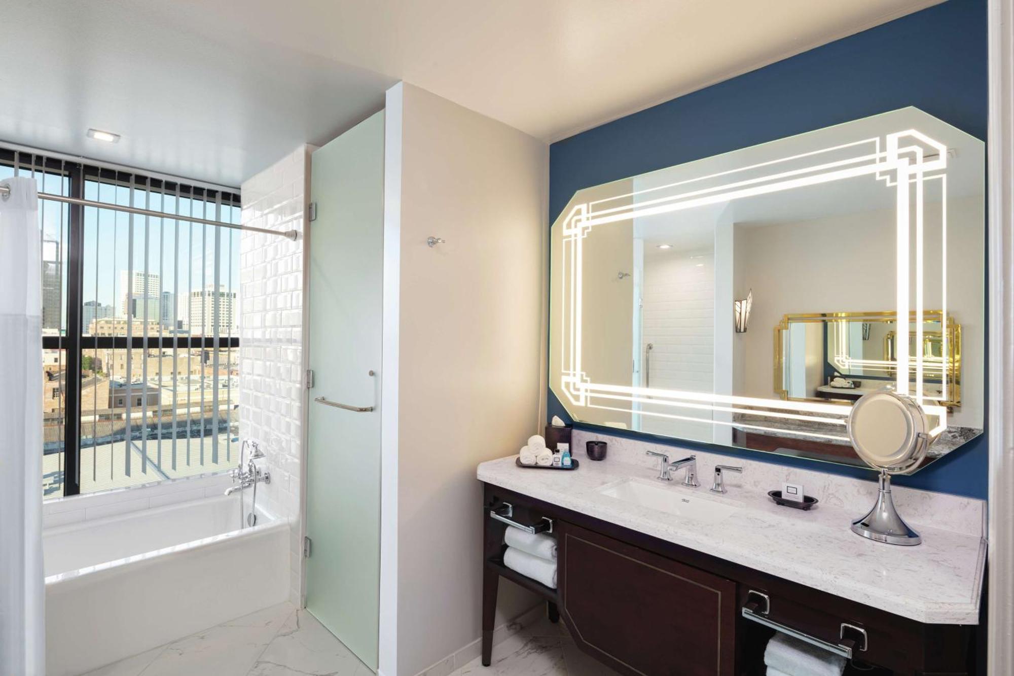 The Higgins Hotel New Orleans, Curio Collection By Hilton Eksteriør bilde